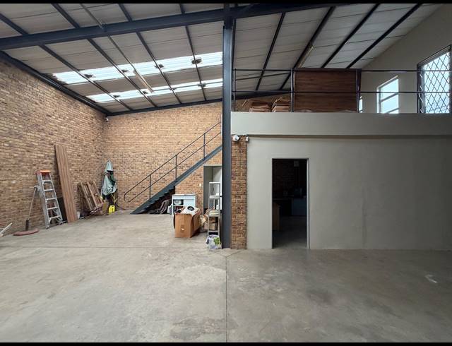 154M² WAREHOUSE TO LET IN CHLOORKOP